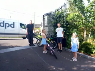 DPD delivering bikes to a family